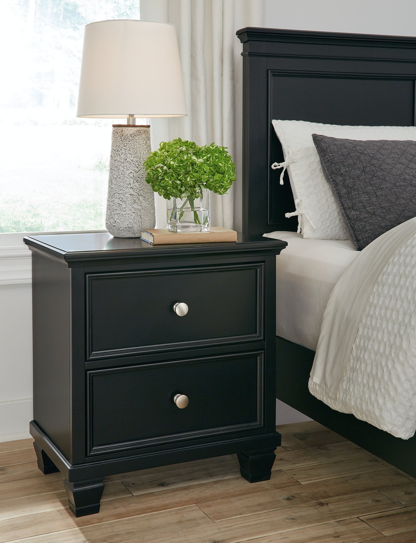 Lanolee King Panel Bed with Mirrored Dresser and 2 Nightstands